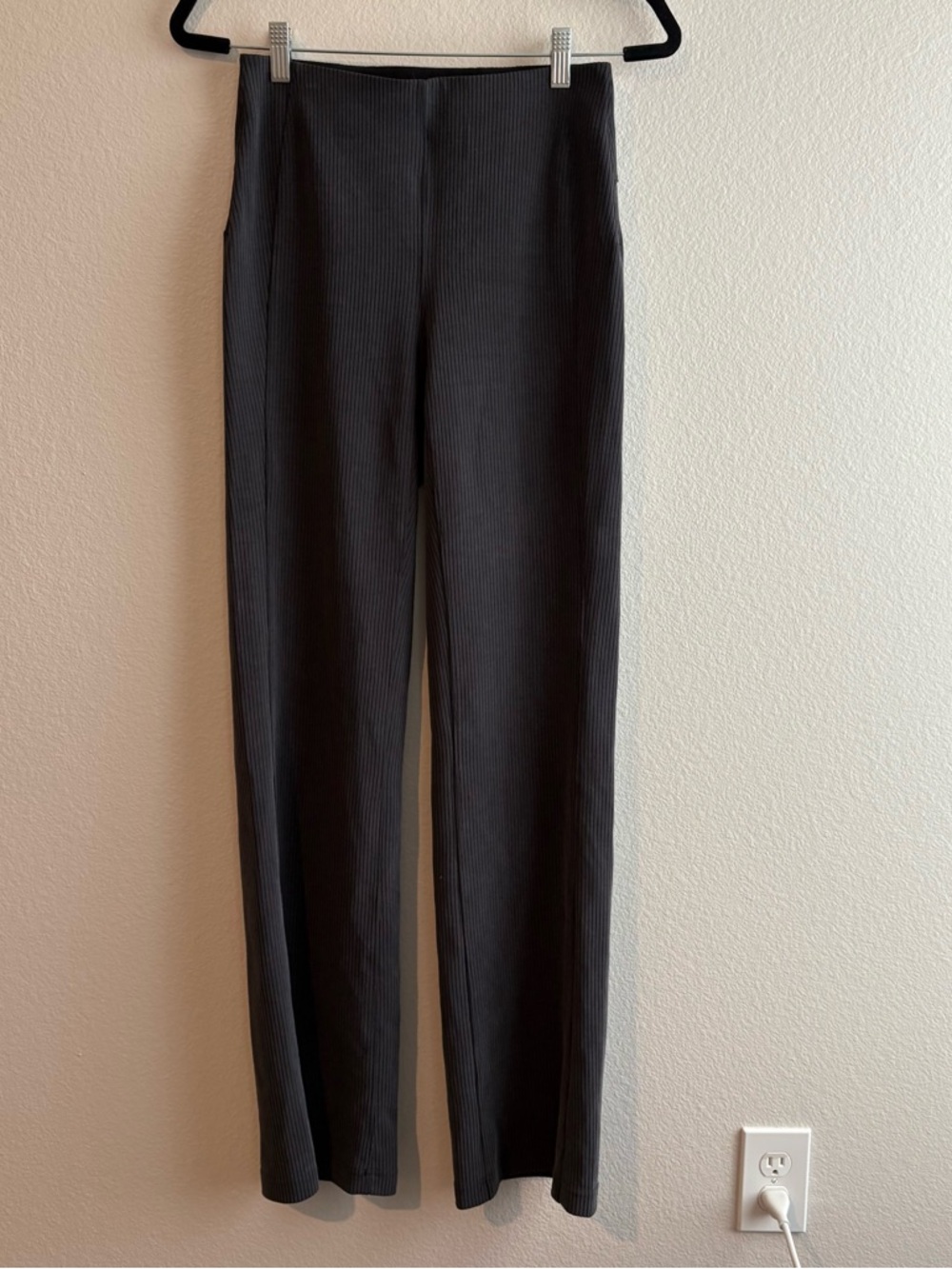 Lululemon Black Charcoal Ribbed Softstreme Flared Pant - Picture 2 of 10